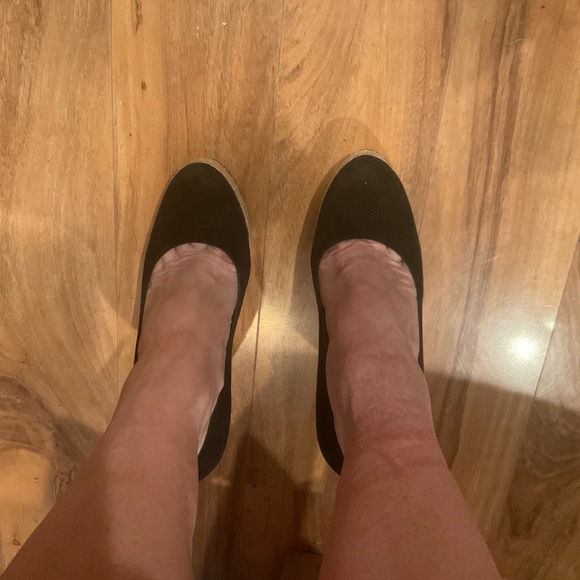 “FERRAGAMO” “Bernie” Black Espadrille Wedges. - Picture 16 of 16